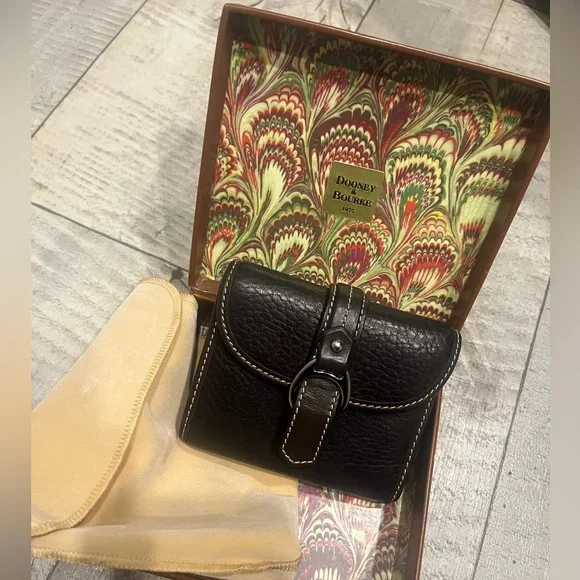 Vintage Dooney & Bourke Bifold Distressed Leather Wallet. Dark Brown. - Picture 1 of 7